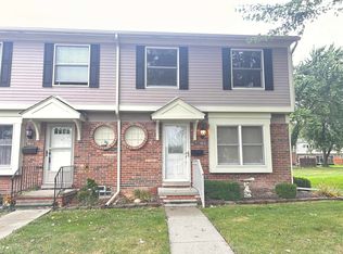 19835 Great Oaks Circle South Cir, Clinton Township, MI 48036