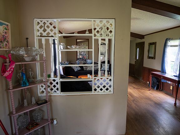3rd image of 31 Tanglewood Dr