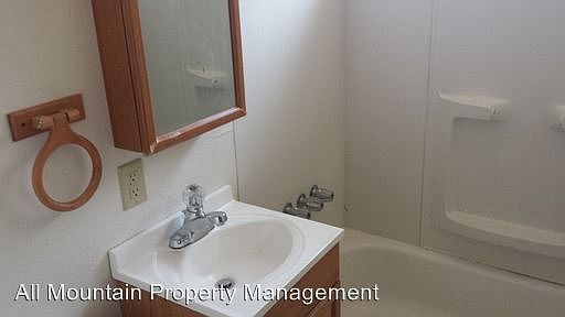 4th image of 841 Pine Knot Ave