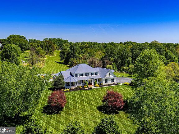 3rd image of 1615 Henry Way