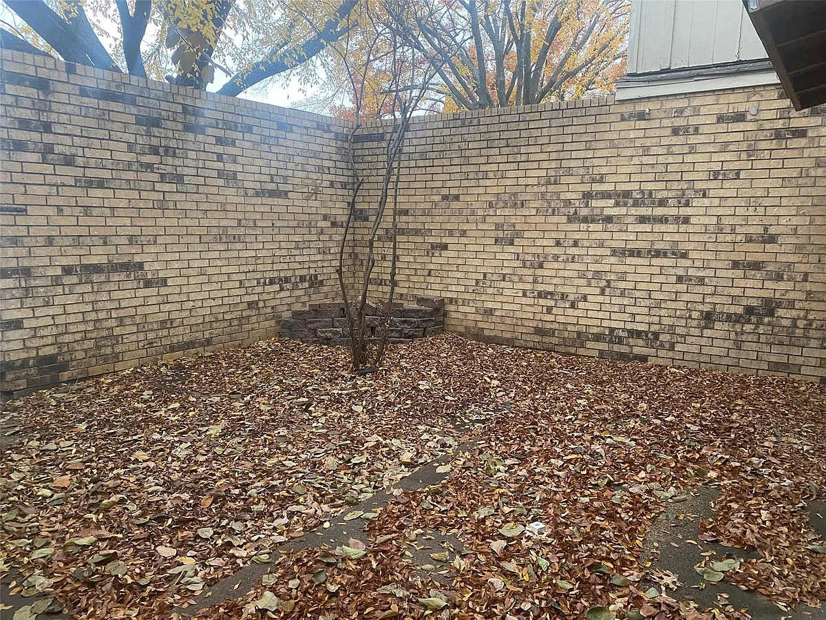 Building Photo - 501 Towne House Ln