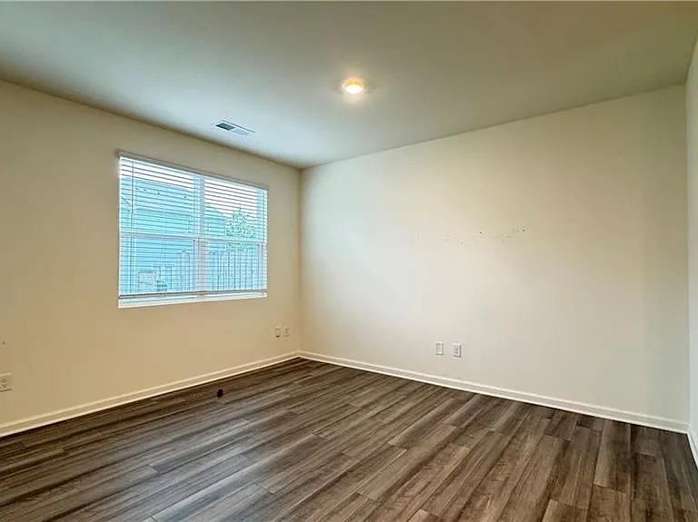 204 Fenchurch Way — Photo 6