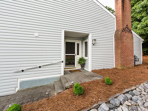 5th image of 1604 Hollow Dr