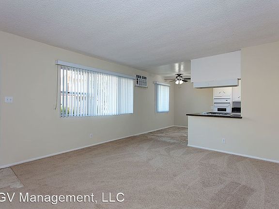 4th image of 209 E Live Oak St APT 15