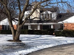 720 W Deerpath, Lake Forest, IL 60045