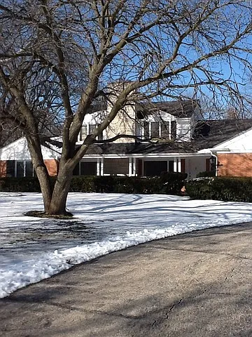 720 W Deerpath photo 1