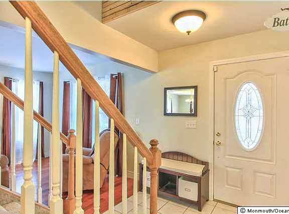 3rd image of 1225 Beachwood Blvd