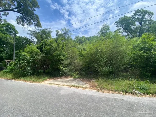 8652 Handicare St, Pensacola, FL 32514