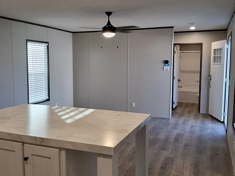 926 Lindsey St — Photo 4