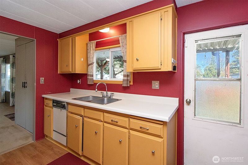 4th image of 90 Baywood Village Road #8