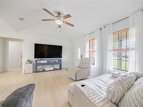 4th image of 6911 Ching Lynch Rd