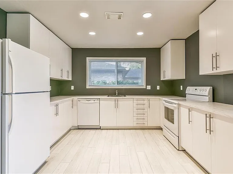 10427 Eagle Glen Dr — Photo 5