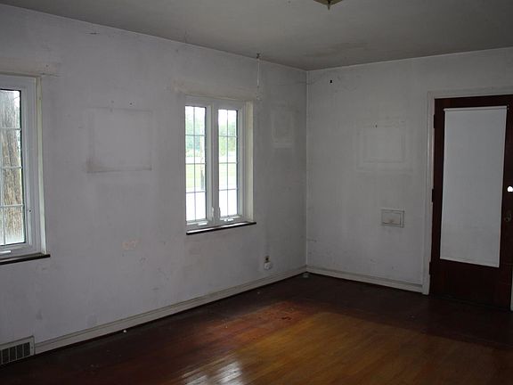 4th image of 940 Ludlow Ave