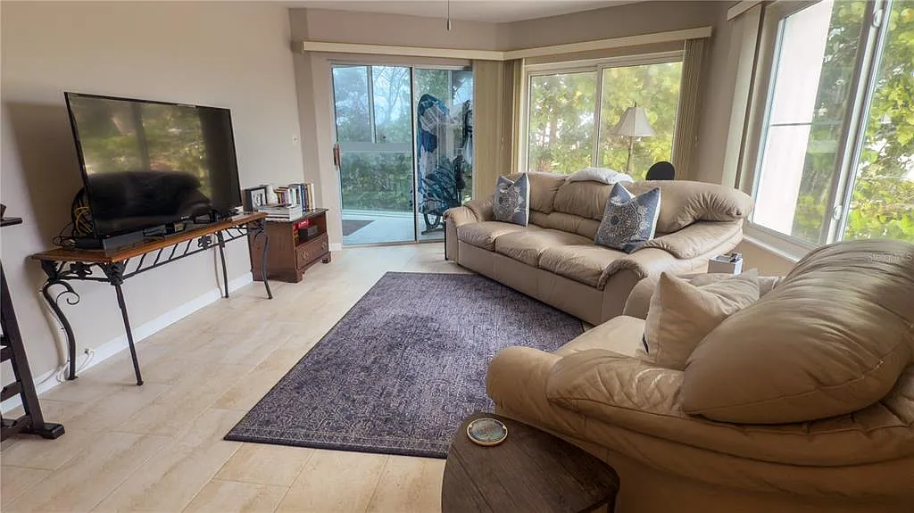 2 bed, 2.0 bath, 981 sqft, $8,000 — Photo 4