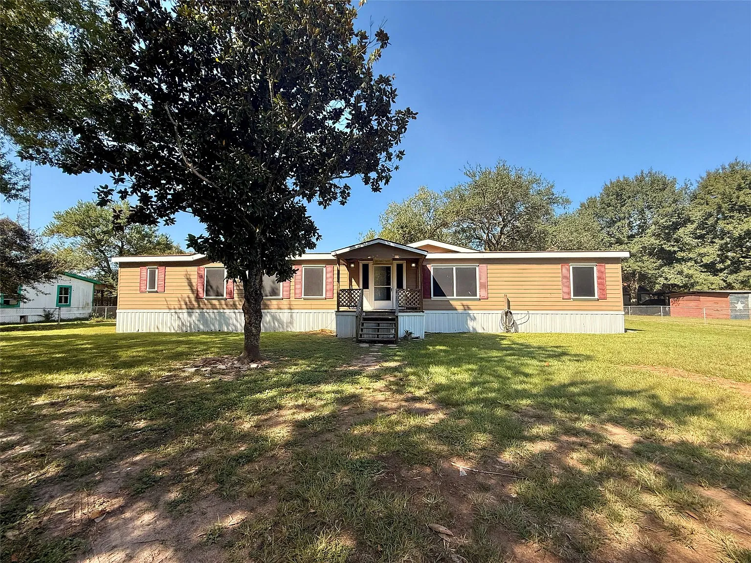 4 bed, 2.0 bath, 2280 sqft, $1,995 — Photo 1