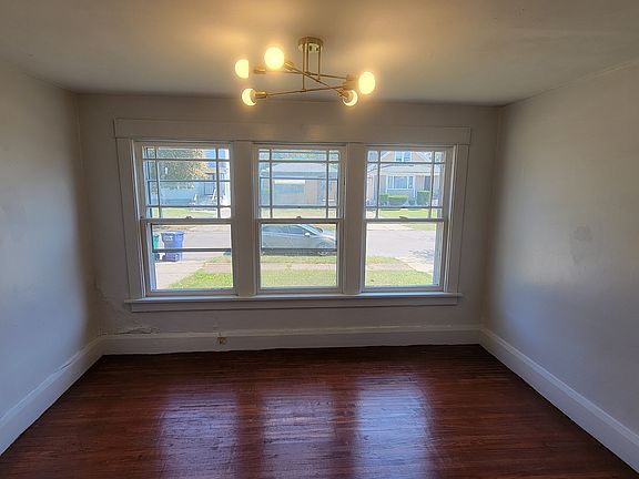 5th image of 320 Newburgh Ave