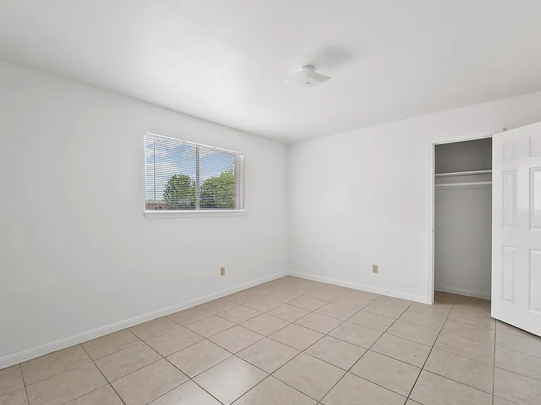 La Paloma Village Apartments — Photo 7