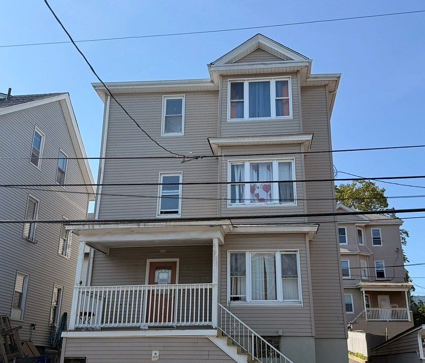 1st image of 425 Division St