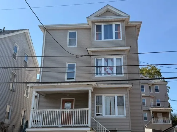 425 Division St, Fall River, MA 02721