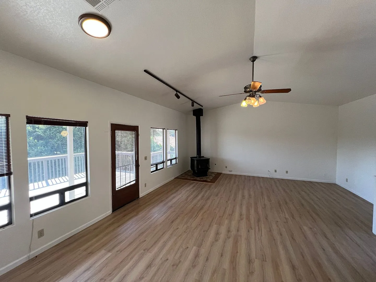 Spacious 3 Bedroom Split-Level Home with Beautiful Hill Views - 4617 San Anselmo — Photo 4