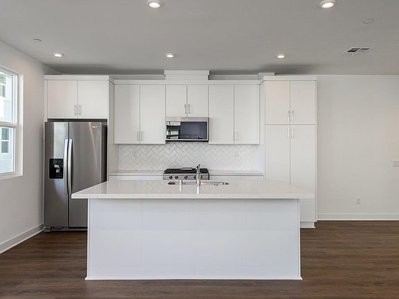 5th image of 1602 W Cara Dr