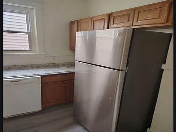 5th image of 555 1st St #2