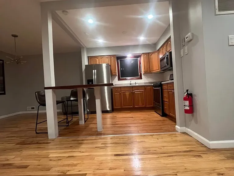 184 W 17th St #2 — Photo 12