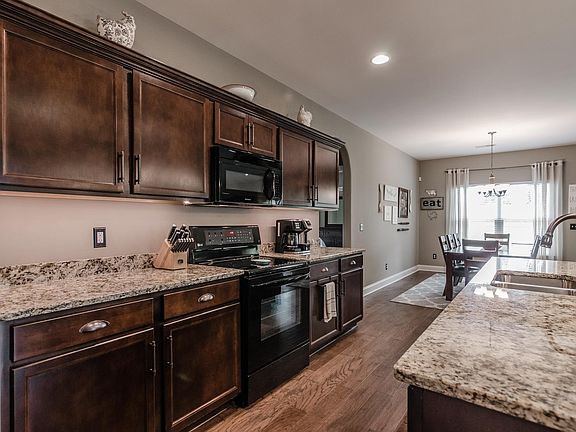 5th image of 377 Lola Ln