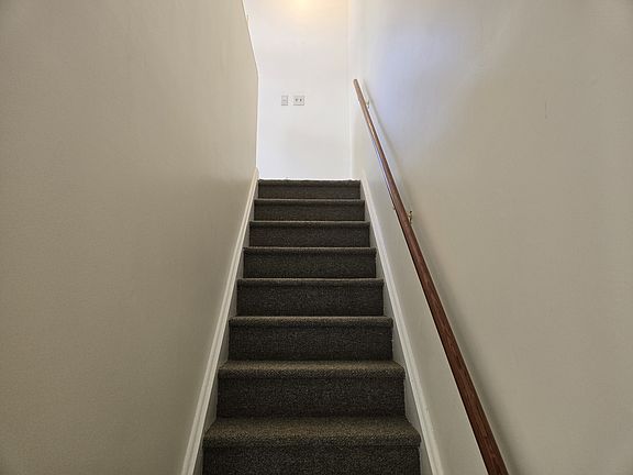 5th image of 7 Suncrest Ct