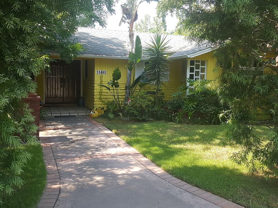 1st image of 13460 Chandler Blvd