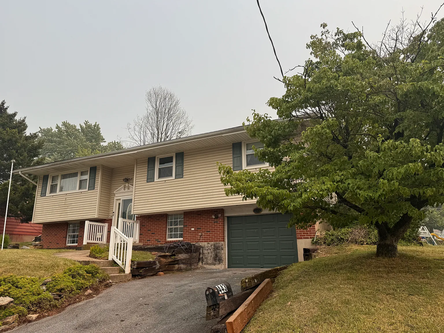 5 bed, 1900 sqft, $2,595 — Photo 3