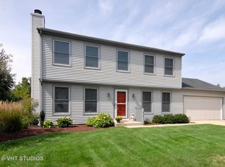 416 N Glengarry Dr, Geneva, IL 60134