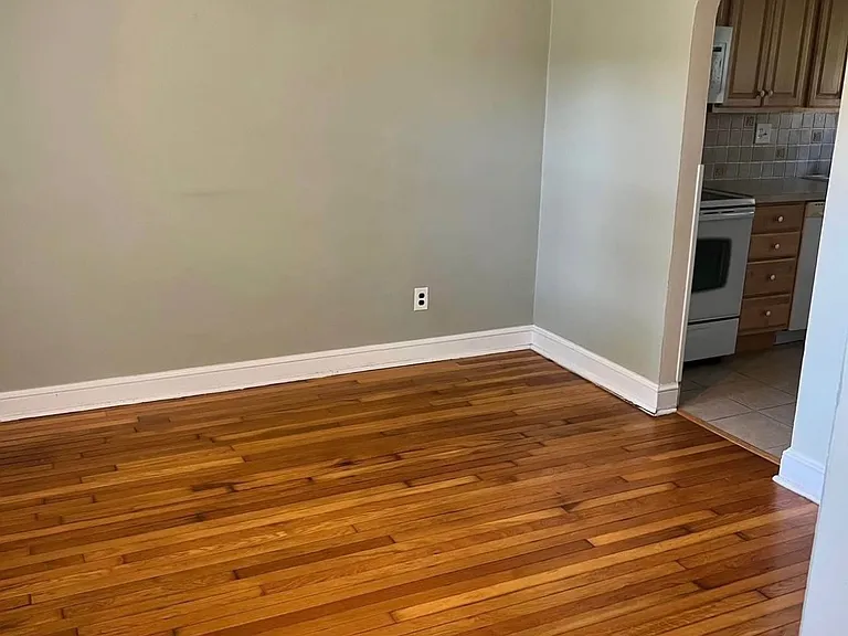 14 Oak Ave — Photo 5