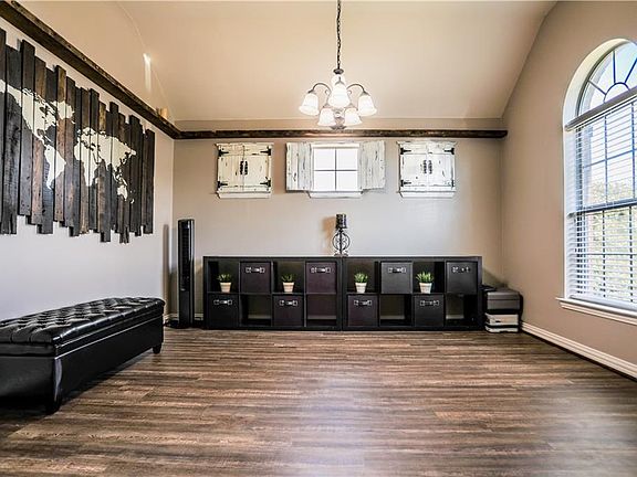 4th image of 301 Woodridge Dr