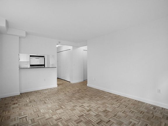 3rd image of 360 W 43rd St APT N3l