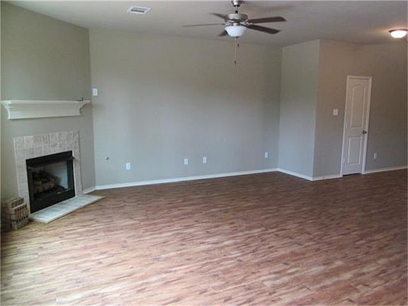 4th image of 1003 Oak Falls Dr
