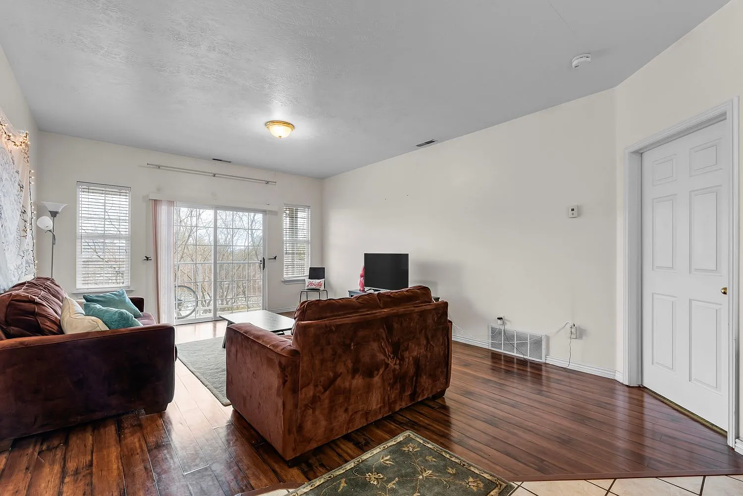 3 bed, 1224 sqft, $625 — Photo 2