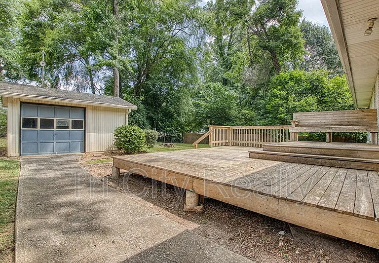 212 Hilltop Dr — Photo 31
