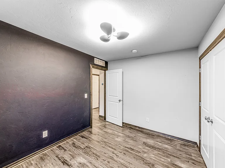1213 S Landry Ln — Photo 5