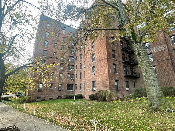 2nd image of 112-50 Northern Blvd #3G