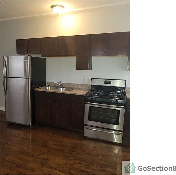 1st image of 124 E Garfield Blvd #3