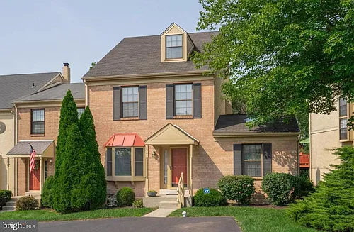 2074 Yorktown S Photo 1