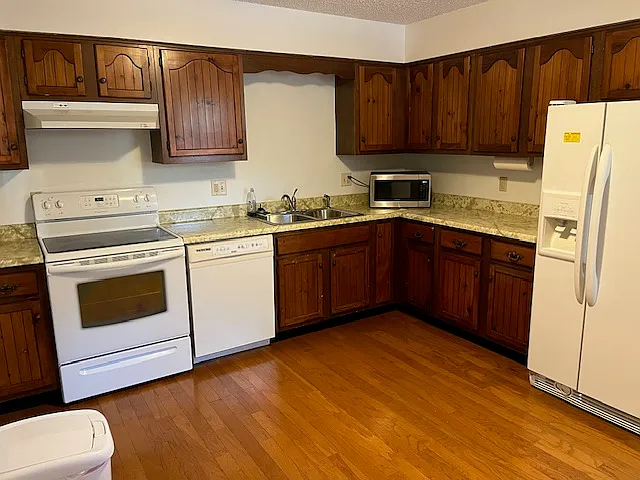 1509 Esther St — Photo 11