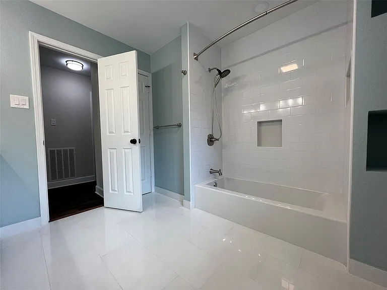 10903 Albury Dr — Photo 15