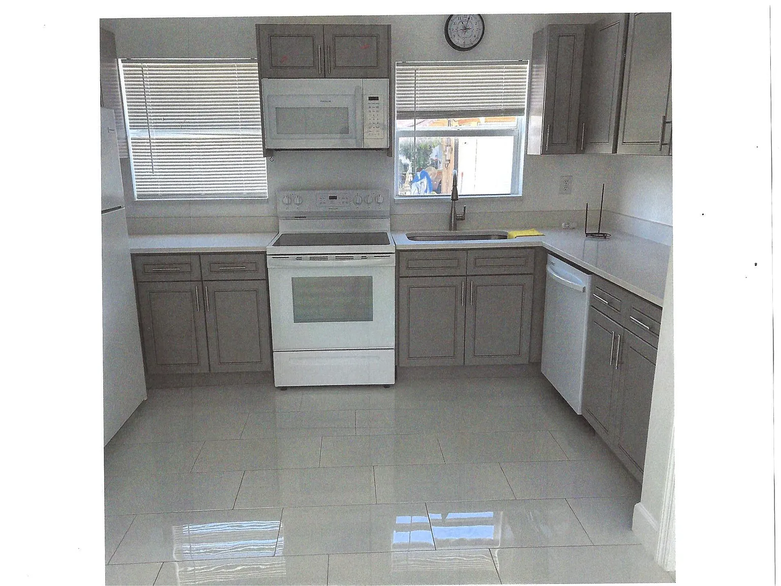 DUPLEX — Photo 4