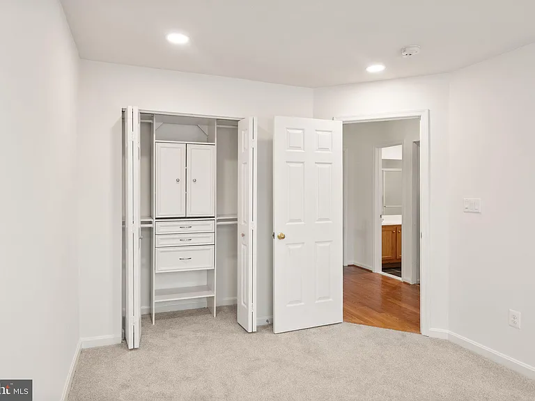 42685 Rolling Rock Sq — Photo 48