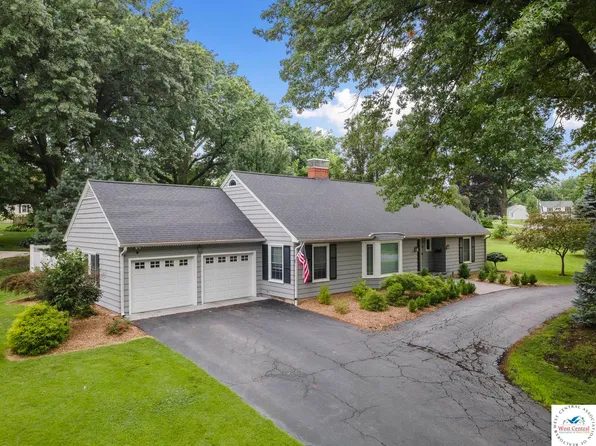 102 E Ridgecrest Rd, Marshall, MO 65340