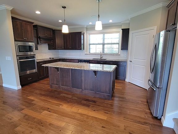 3rd image of 7917 Bingham Dr