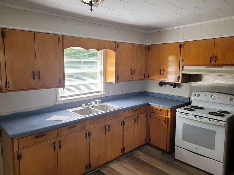 315 Turner St — Photo 8