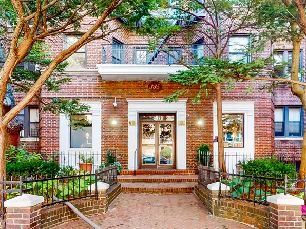 385 Argyle Road image 2 of 13